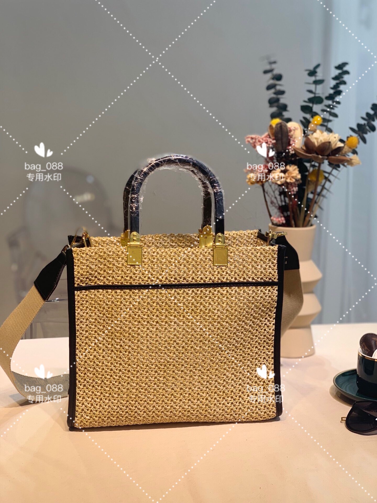 Summer must-have straw tote bag senior designer shopping bags fashion retro elements simple and practical handbag one shoulder package, Customize
Summer must-have straw tote bag senior designer shopping bags fashion retro elements simple and practical handbag one shoulder package, Customize