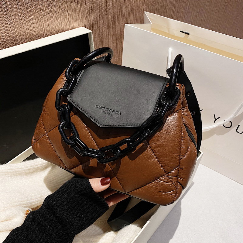 Texture Women's 2022 New Fashion Autumn and Winter Lingge Chain Bag Contrast Color Single Shoulder Messenger Bag, White
Texture Women's 2022 New Fashion Autumn and Winter Lingge Chain Bag Contrast Color Single Shoulder Messenger Bag, White
