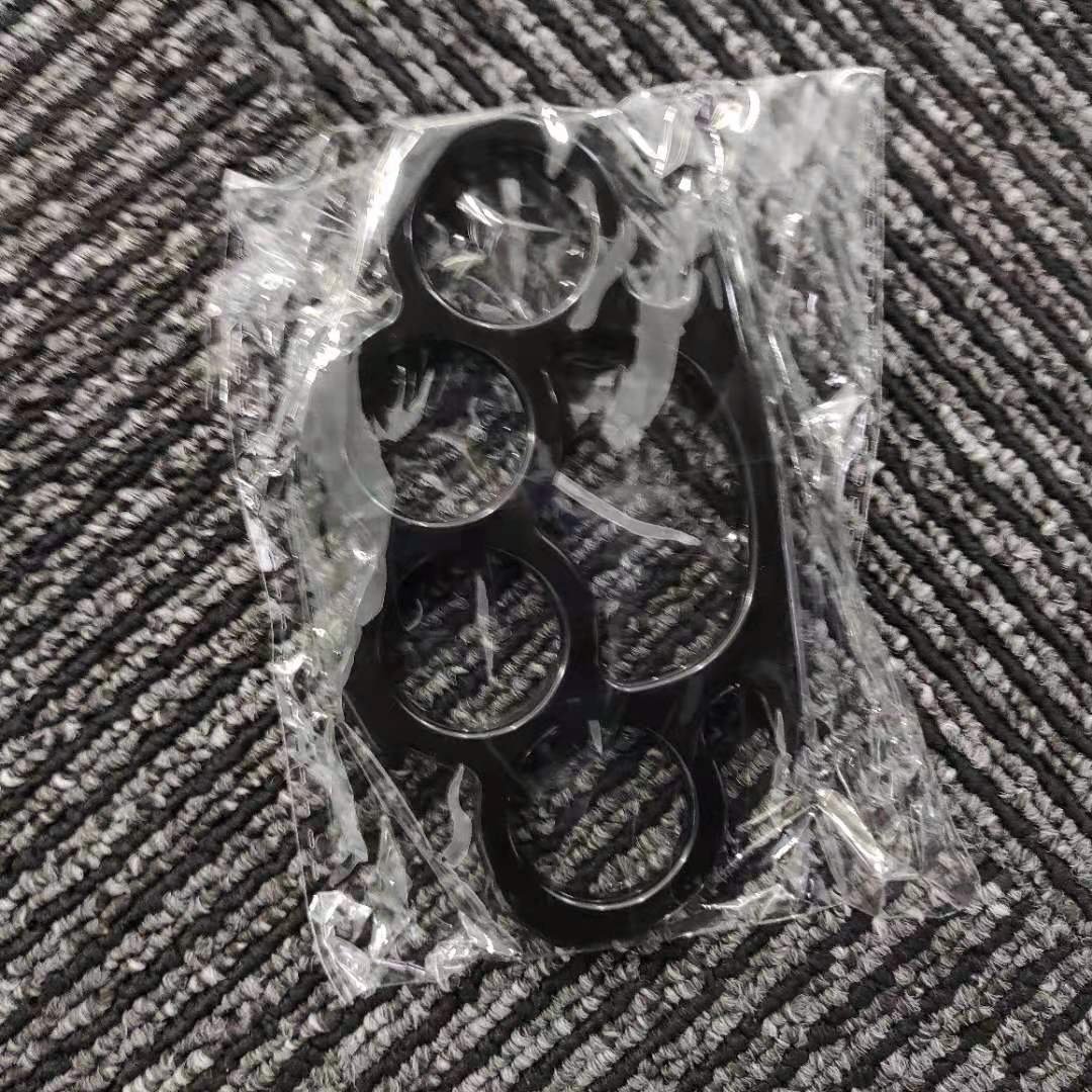 Fighting glass fiber finger tiger hand clasp boxing clasp black aluminum alloy four finger boxing sleeve aluminum tiger ring defensive weapo
Fighting glass fiber finger tiger hand clasp boxing clasp black aluminum alloy four finger boxing sleeve aluminum tiger ring defensive weapo