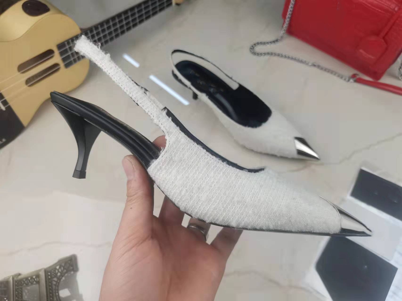 Women Sandals Luxury high Heels Metallic laminate leather mid-heel sandal suede designer sandals summer beach wedding shoes 1203, 02
Women Sandals Luxury high Heels Metallic laminate leather mid-heel sandal suede designer sandals summer beach wedding shoes 1203, 02