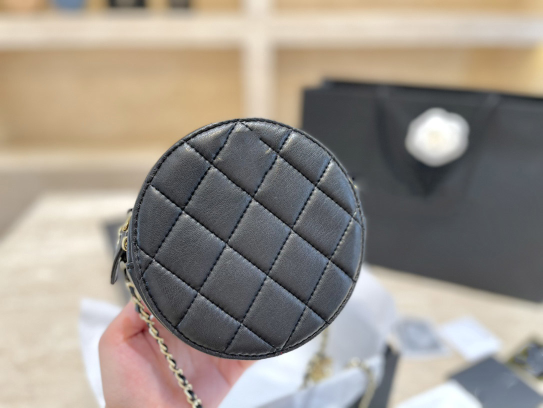 2021 fashionable and beautiful ladies famous shoulder bag leather chain messenger bag fashionable size:15cm1, Black
2021 fashionable and beautiful ladies famous shoulder bag leather chain messenger bag fashionable size:15cm1, Black
