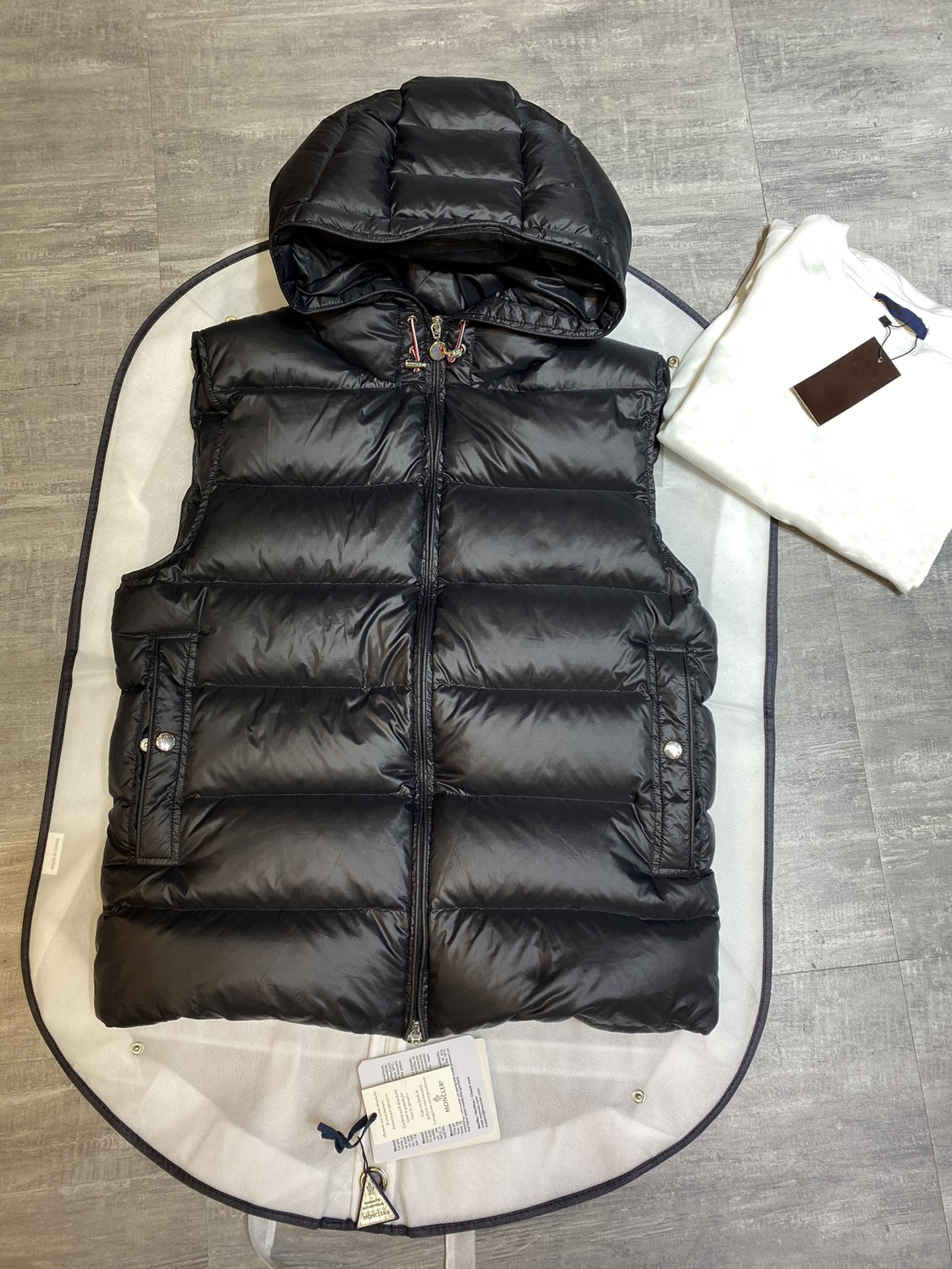 France Flocking Logo down jacket VestsTide Brand Cotton Vest High Quality Hooded Drawstring, Black
France Flocking Logo down jacket VestsTide Brand Cotton Vest High Quality Hooded Drawstring, Black