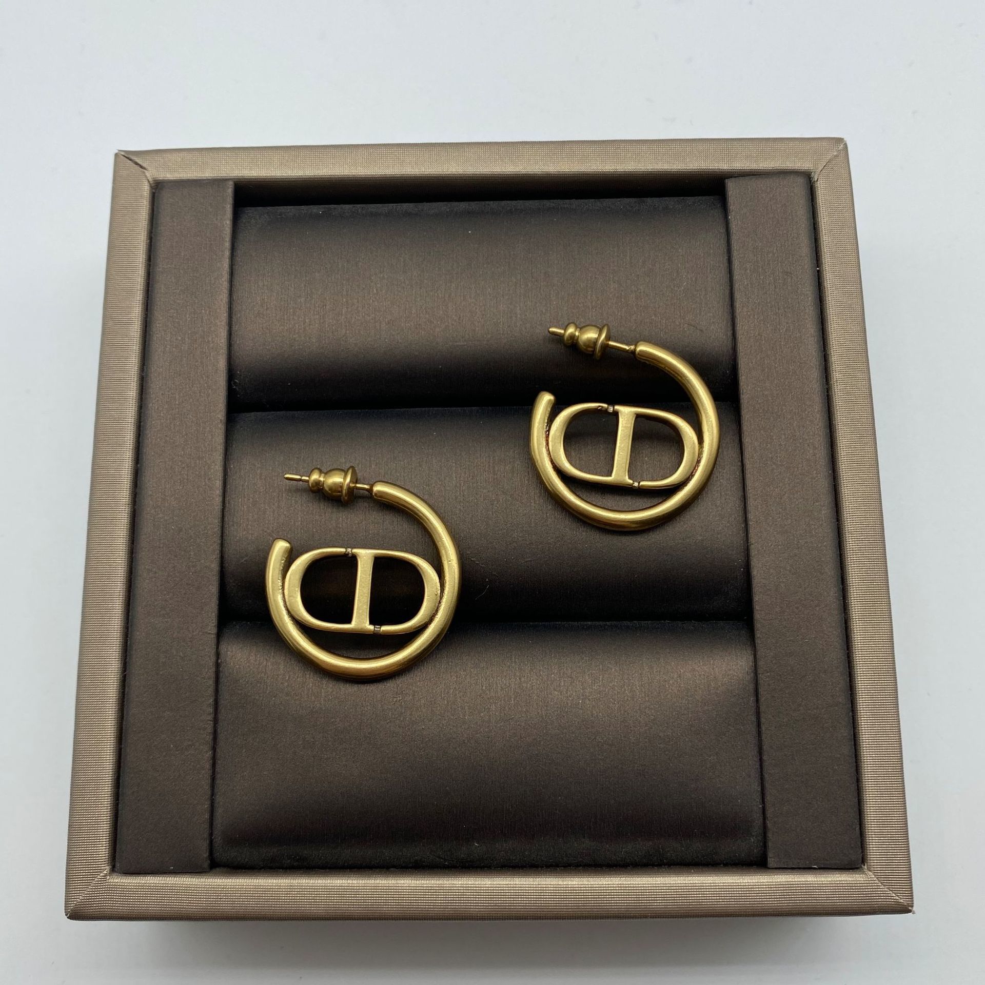 d Home / Dijia New Cd Letter Simple Big Circle Wind High Versatile Earrings for Women54vd, Golden;silver
d Home / Dijia New Cd Letter Simple Big Circle Wind High Versatile Earrings for Women54vd, Golden;silver