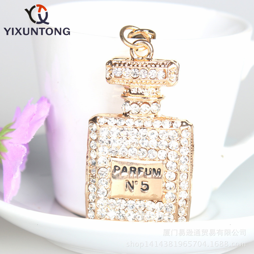 New Fashion Ladies, Girls Bottles, Handbags, Wallets, Diamonds, Keychains, Pendant Accessories.
New Fashion Ladies, Girls Bottles, Handbags, Wallets, Diamonds, Keychains, Pendant Accessories.