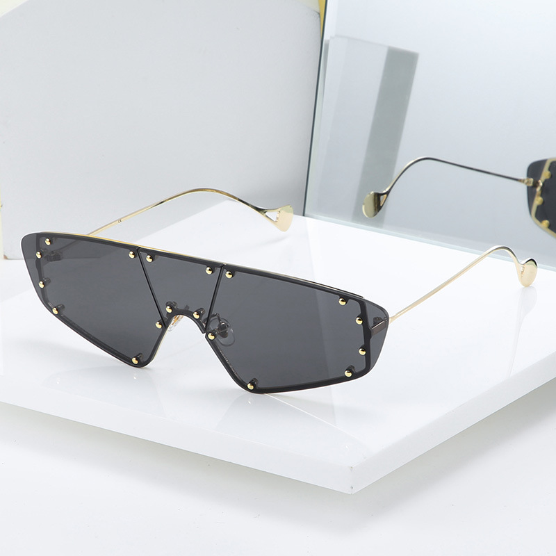 Fashion Irregular Sunglasses European and American Street Style Trendy Color Ocean Film UV400 Sun Glasses High Quality with Box Cases
Fashion Irregular Sunglasses European and American Street Style Trendy Color Ocean Film UV400 Sun Glasses High Quality with Box Cases