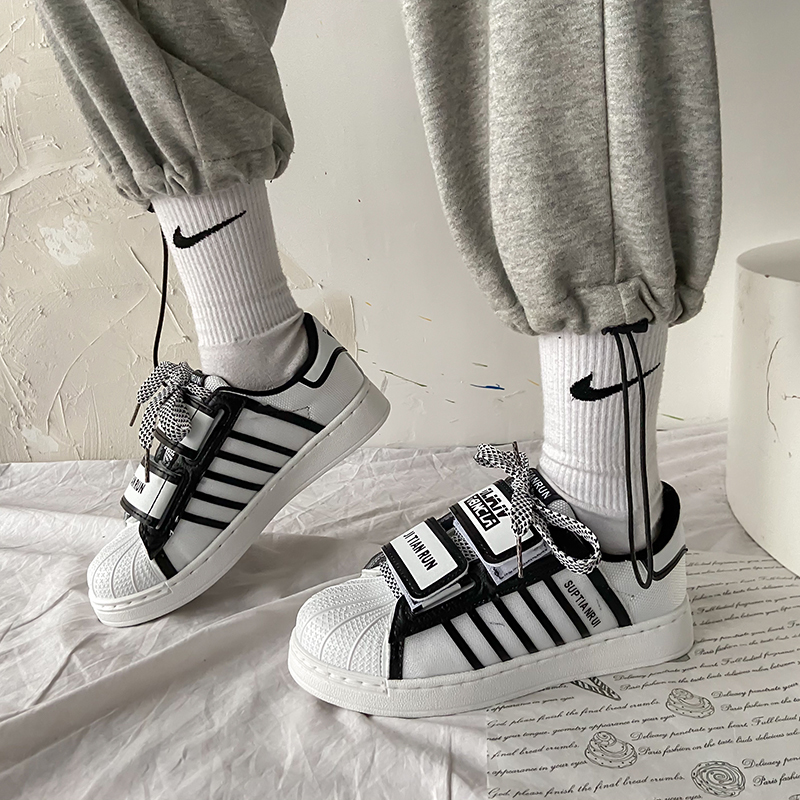 Hair Up Velcro Female Fashion Korean Street Studentsshoe Canvas Casual Shoes Running Japanese College-style Tennis 5632
Hair Up Velcro Female Fashion Korean Street Studentsshoe Canvas Casual Shoes Running Japanese College-style Tennis 5632