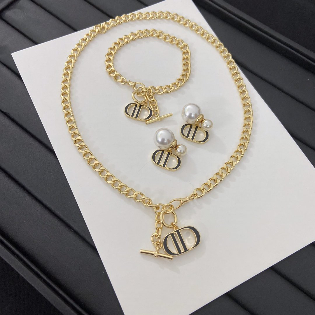 Jewelry Set D Designer Letter Ear studs Pearl Earrings Heart Bracelet Pendant Necklaces Diamond Choker Women Jewelry Tassel Love Internet Celebrity Fashion fgh
Jewelry Set D Designer Letter Ear studs Pearl Earrings Heart Bracelet Pendant Necklaces Diamond Choker Women Jewelry Tassel Love Internet Celebrity Fashion fgh