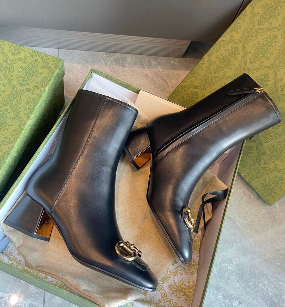 Winter Horsebit Ankle Boot Women's Gold-toned Square Toe White Black Leather Boots Lady Bottes Famous Party Wedding Martin Combat Booties
Winter Horsebit Ankle Boot Women's Gold-toned Square Toe White Black Leather Boots Lady Bottes Famous Party Wedding Martin Combat Booties