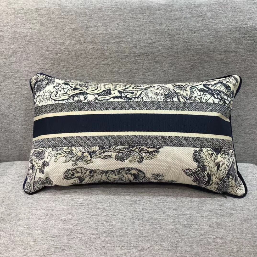 Luxury designer pillow case cushion cover Polyester Cotton material embroidery craft flower pattern 45*45cm and 30*50cm for home decoration 2022 gifts, As pic
Luxury designer pillow case cushion cover Polyester Cotton material embroidery craft flower pattern 45*45cm and 30*50cm for home decoration 2022 gifts, As pic