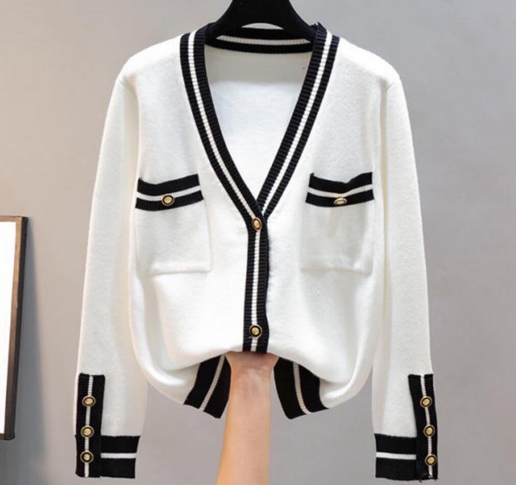 Retro jacket women's 2021 autumn and winter new ladies soft touch sweater knit cardigan black sweater white
Retro jacket women's 2021 autumn and winter new ladies soft touch sweater knit cardigan black sweater white