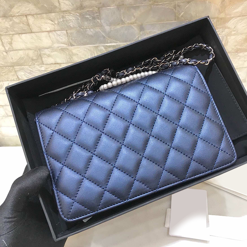 The new series 842771 shoulder bag Import sheepskin Practical and elegant A simple universal Delicacy and elegance are everywhere bags
The new series 842771 shoulder bag Import sheepskin Practical and elegant A simple universal Delicacy and elegance are everywhere bags