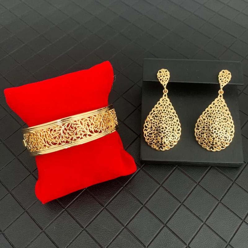 Bangle Arabesque Golden Earring Hollow Plant Design Arabic Muslim Wedding Jewelry Luxury Bijoux Bridal Gifts
Bangle Arabesque Golden Earring Hollow Plant Design Arabic Muslim Wedding Jewelry Luxury Bijoux Bridal Gifts