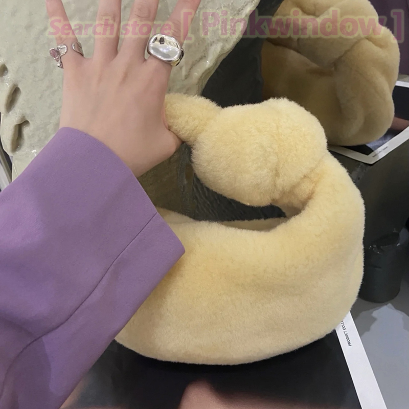 Winter Purse Fluffy Bag Women Designer Clutch Handbag Mini Jodie Shoulder Bags Furry JODIE Winter Fuzzy Designers Wallet Handbags 2109273L, Extra shipping cost
Winter Purse Fluffy Bag Women Designer Clutch Handbag Mini Jodie Shoulder Bags Furry JODIE Winter Fuzzy Designers Wallet Handbags 2109273L, Extra shipping cost