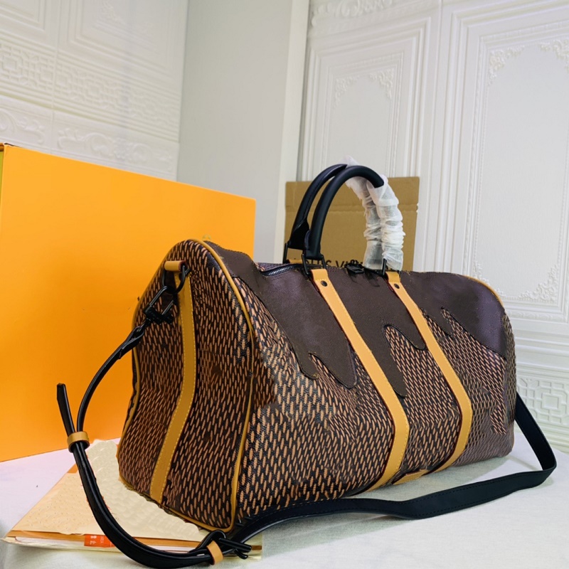 Designer men and women Duffel bag luggage luxury canvas leather high-volume fashion european-american style shoulder back 50-29-23cm M55560
Designer men and women Duffel bag luggage luxury canvas leather high-volume fashion european-american style shoulder back 50-29-23cm M55560