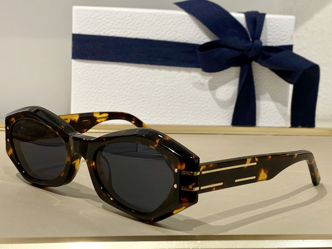 Summer SUNGLASSES For Men and Women style Anti-Ultraviolet Retro B1U Plate Full Frame fashion Eyeglasses Random Box
Summer SUNGLASSES For Men and Women style Anti-Ultraviolet Retro B1U Plate Full Frame fashion Eyeglasses Random Box