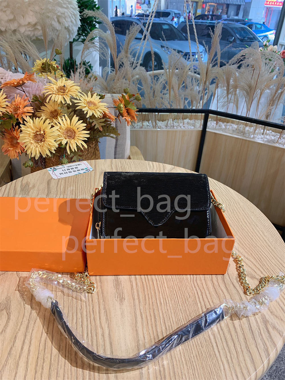High texture new fashion luxury shoulder bag inside three layers of chain, Don't pay
High texture new fashion luxury shoulder bag inside three layers of chain, Don't pay