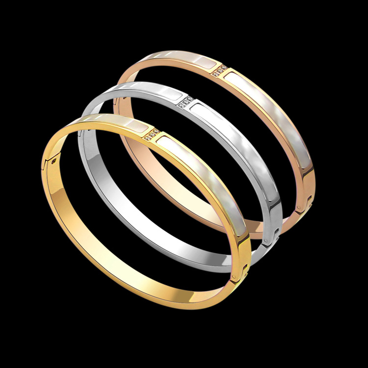 2021 Explosive three-diamond shell bracelet 18K rose gold and white shell bracelet Fashion all-match bracelet women fashion jewelry wholesale
2021 Explosive three-diamond shell bracelet 18K rose gold and white shell bracelet Fashion all-match bracelet women fashion jewelry wholesale