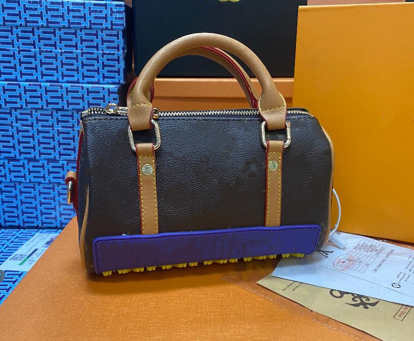 high quality classic woman crossbody bag female Fashion Leather Handbags ladies composite messenger Shoulder purse Women clutch bags Tote Wallet backpack
high quality classic woman crossbody bag female Fashion Leather Handbags ladies composite messenger Shoulder purse Women clutch bags Tote Wallet backpack