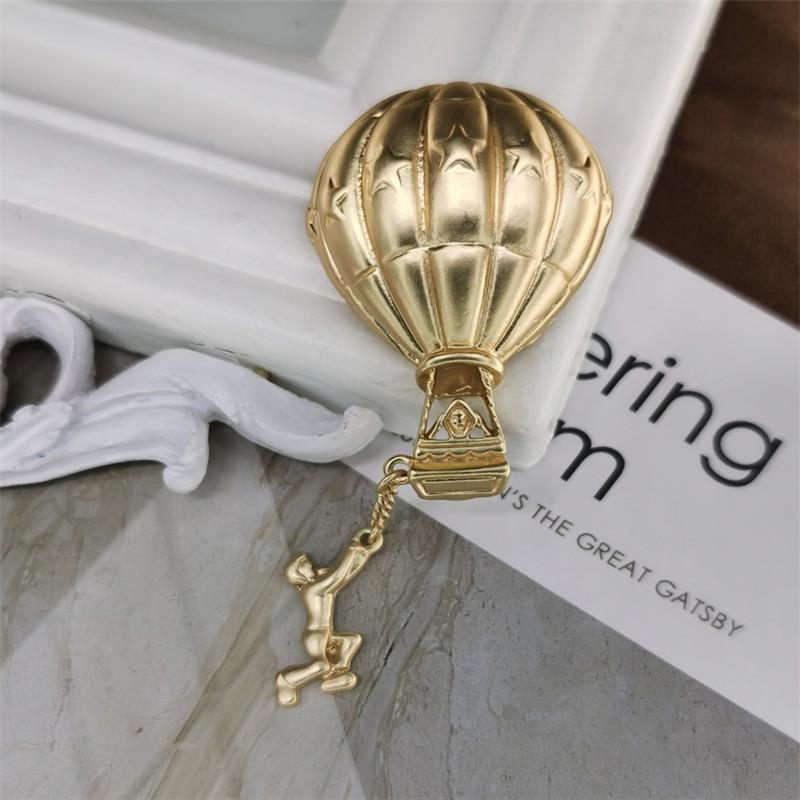world European and American retro dress Brooch proposal hot air balloon Brooch accessories alloy matte gold pin
world European and American retro dress Brooch proposal hot air balloon Brooch accessories alloy matte gold pin