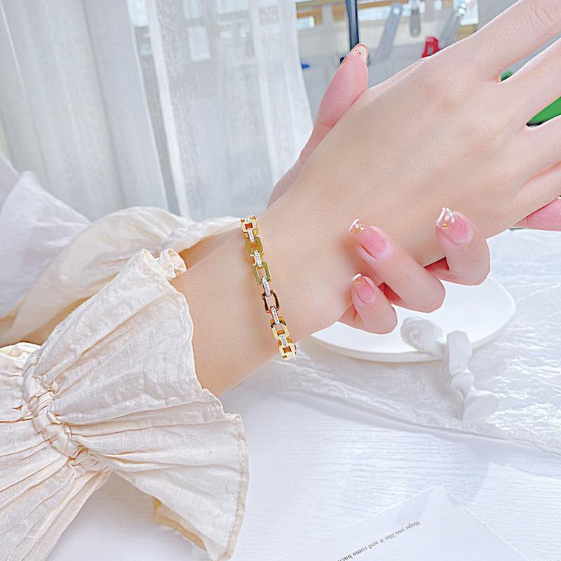 Bangle KKCHIC Jewelry Simple Versatile Bracelets Trend Hollow Square Women's Stainless Link Chain With Cubid Zirconia
Bangle KKCHIC Jewelry Simple Versatile Bracelets Trend Hollow Square Women's Stainless Link Chain With Cubid Zirconia