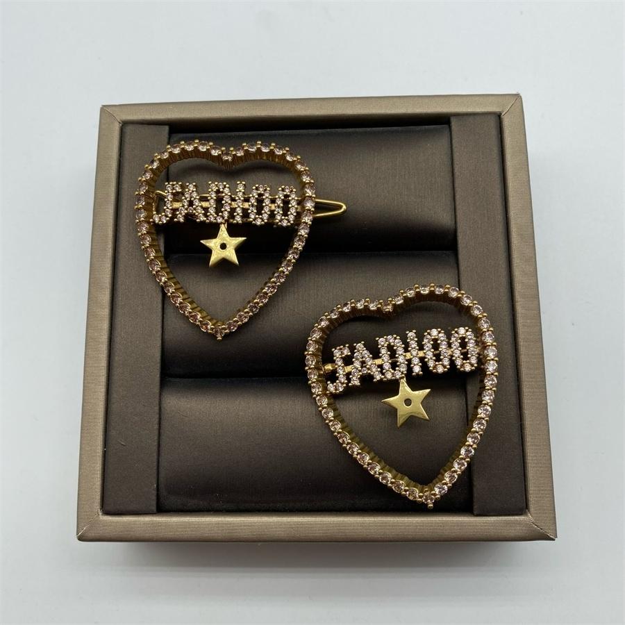 D home / di home new love full diamond letter Brooch female fashion simple fashion hairpin femalej, Golden;silver
D home / di home new love full diamond letter Brooch female fashion simple fashion hairpin femalej, Golden;silver