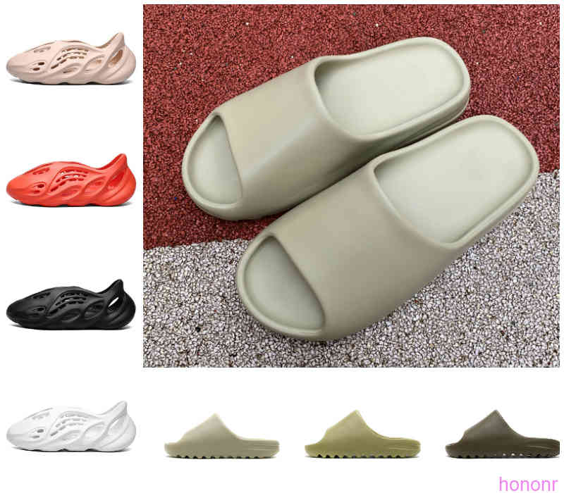 Foam Top Quality Rubber Kanye Slippers Resin Slides Sandal Bone Desert Sand Triple Black White Red Fashion Pantoufle Designers Slipper Mens bb
Foam Top Quality Rubber Kanye Slippers Resin Slides Sandal Bone Desert Sand Triple Black White Red Fashion Pantoufle Designers Slipper Mens bb