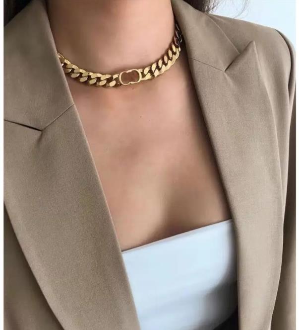 Fashion Choker Necklace Designer 18K Gold Plated Platinum Letter Pendants Necklaces and Bracelet Set Clavicle Chains Jewelry Birthday Party Valentine's Gift
Fashion Choker Necklace Designer 18K Gold Plated Platinum Letter Pendants Necklaces and Bracelet Set Clavicle Chains Jewelry Birthday Party Valentine's Gift