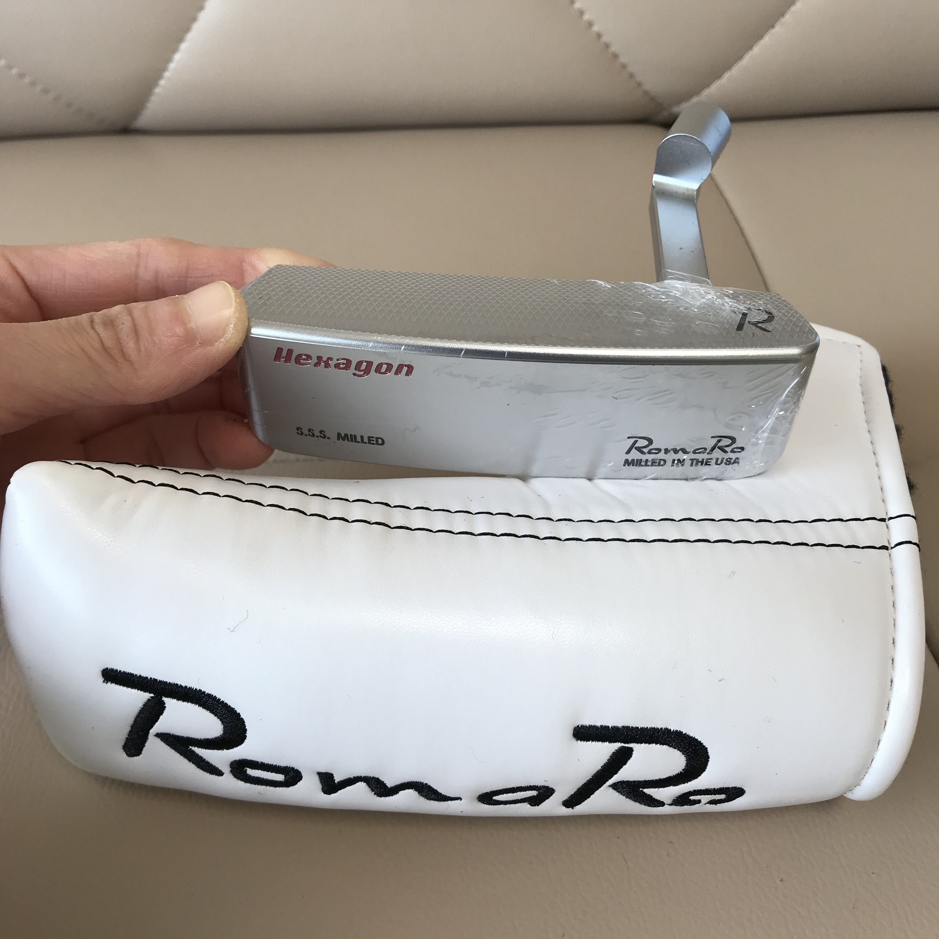 Romaro Hexagon Putter Head Forged Carbon Steel CNC Milled Brand Golf Clubs Putters Sports Outdoor (Price is head + headcover, without shaft)
Romaro Hexagon Putter Head Forged Carbon Steel CNC Milled Brand Golf Clubs Putters Sports Outdoor (Price is head + headcover, without shaft)