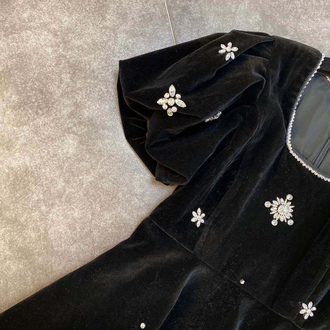 DEAT Autumn Winter Short Puff Sleeve Square Collar Beadings Diamonds Decoration High Waist Velvet Mini Dress Women MK540 210303