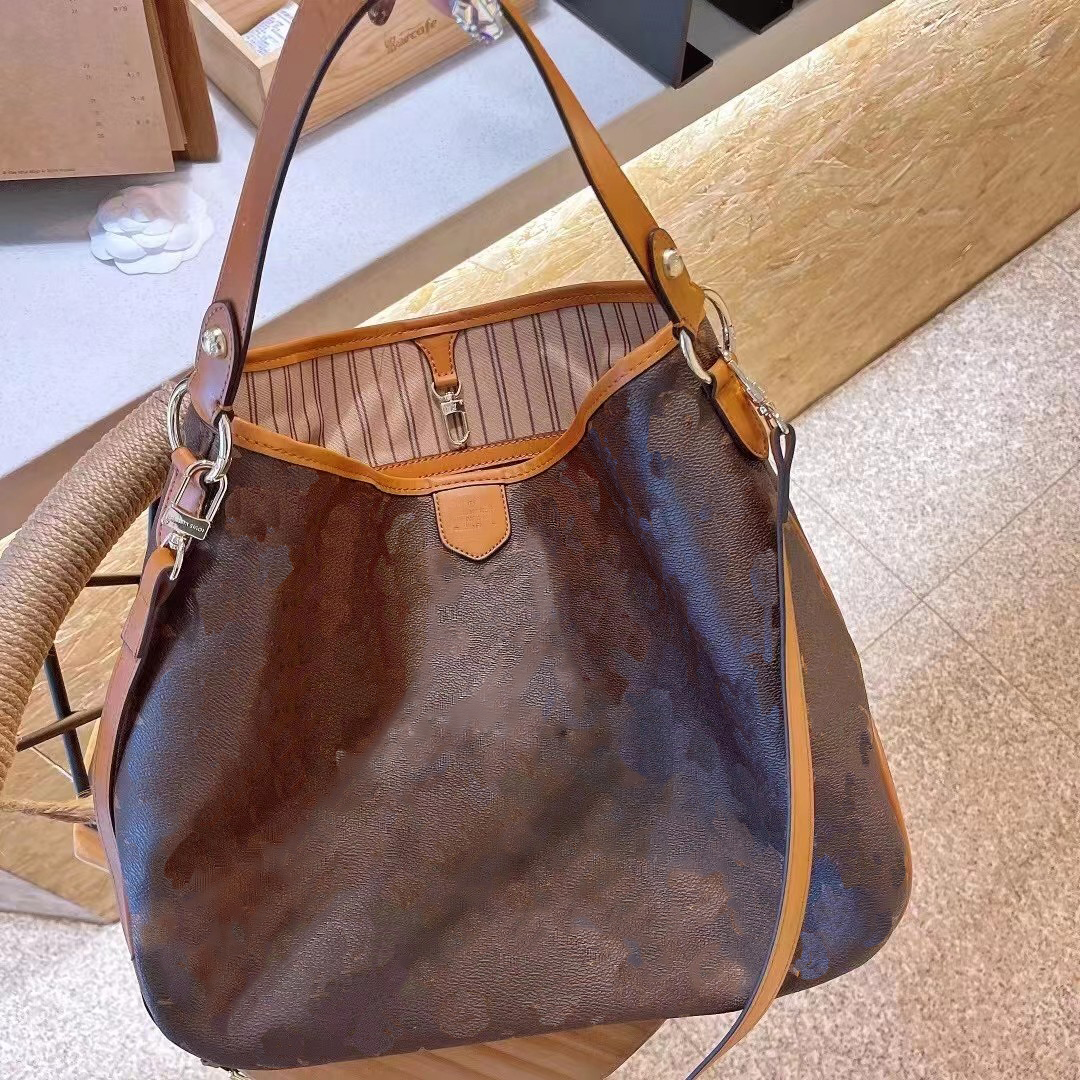 Shopping Bags Fashion womens totes Shoulder top lady bag embossed printing logo design high-end large capacity high quality handbag purse, With letter
Shopping Bags Fashion womens totes Shoulder top lady bag embossed printing logo design high-end large capacity high quality handbag purse, With letter