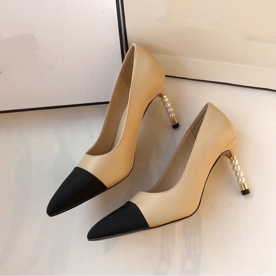 Top Fashion women shoes pearls heels lady Pumps letter printed High Heel luxury designer womens dress shoe for prom evening wedding with box, White
Top Fashion women shoes pearls heels lady Pumps letter printed High Heel luxury designer womens dress shoe for prom evening wedding with box, White
