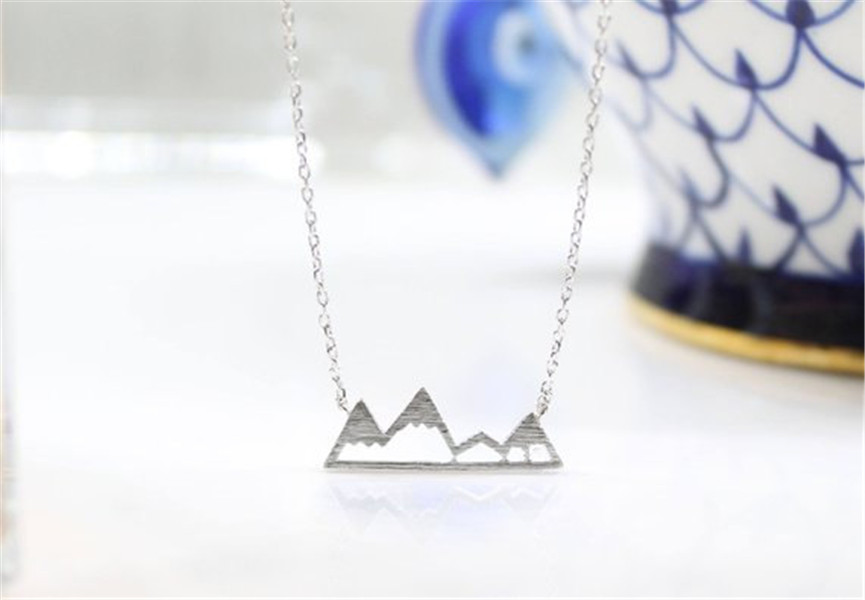 10PCS Africa Country Map Honeybee Mouse Alien Hand Gesture Mama Letter Mountain Glasses Apple Pine Cone Pendant Chain Necklace for Women