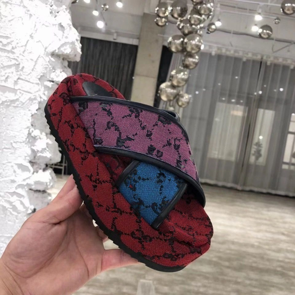 2021style Women 573018 slide sandal Classic fashion Designer Ladies Red strawberry colored flip flops top brands mhjjj0001
2021style Women 573018 slide sandal Classic fashion Designer Ladies Red strawberry colored flip flops top brands mhjjj0001