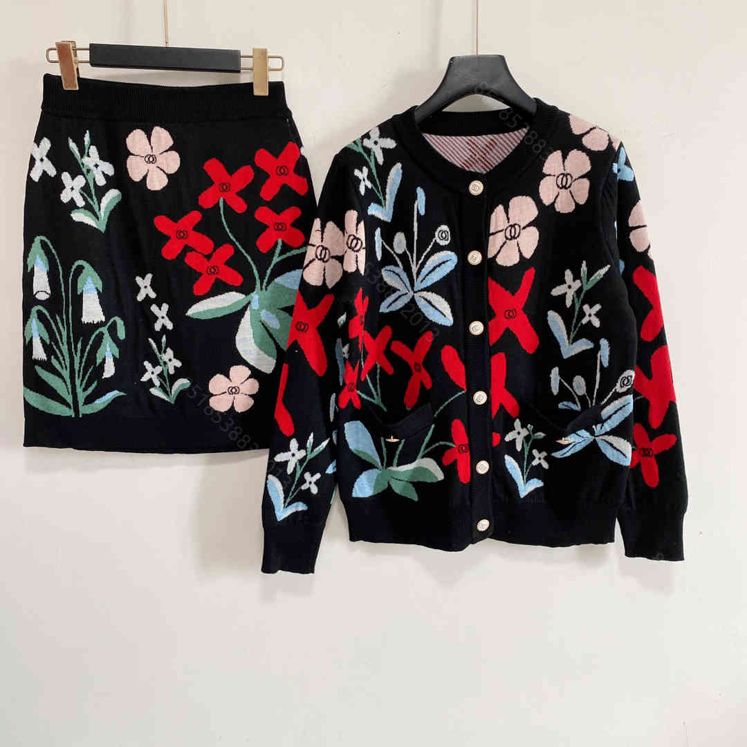 Designer women knit set autumn sweater skirt suit brand wool knit hooded sweatshirt long-sleeved women' top coats top V-neck design clothes womens, Supplementary price difference
Designer women knit set autumn sweater skirt suit brand wool knit hooded sweatshirt long-sleeved women' top coats top V-neck design clothes womens, Supplementary price difference