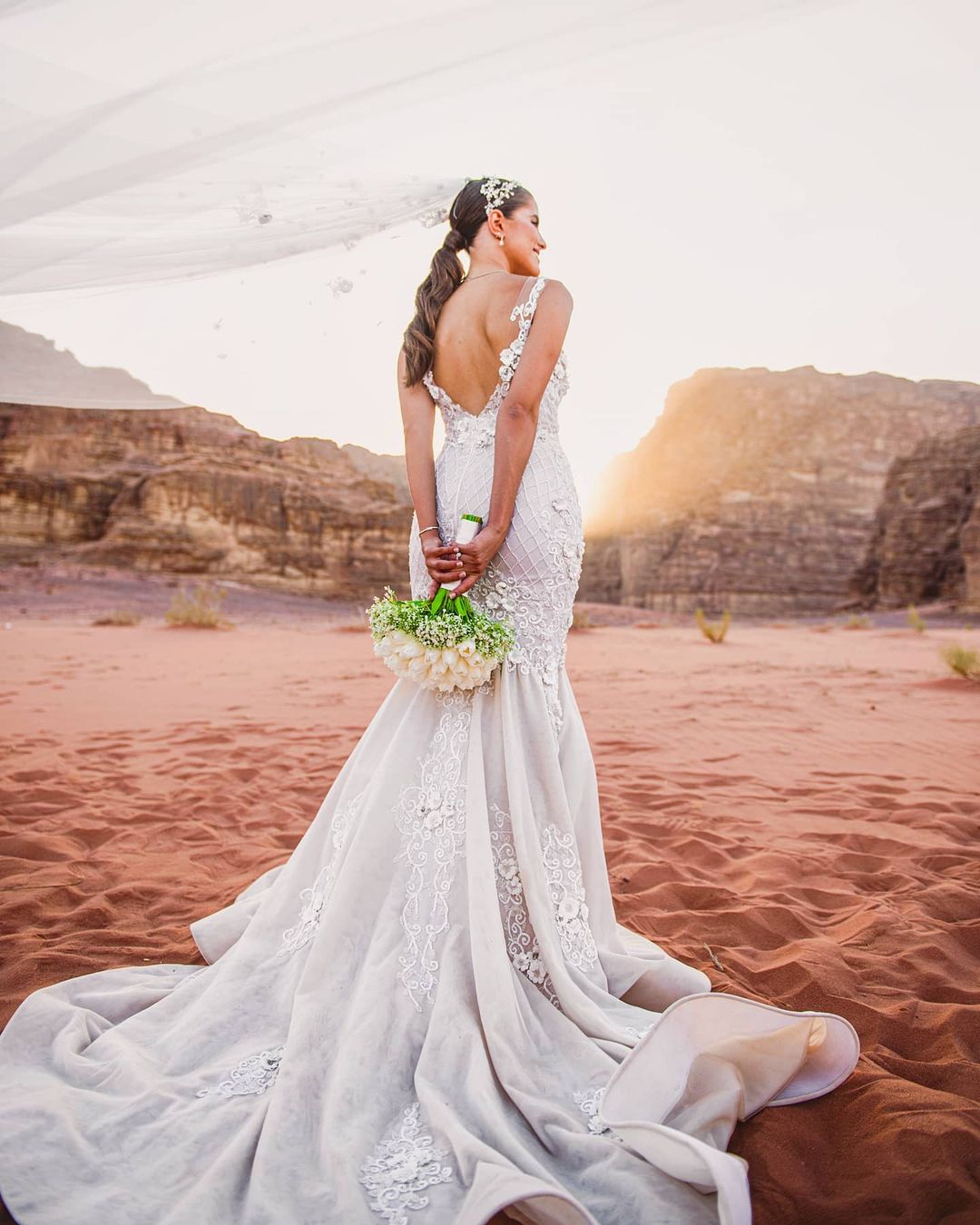 Mermaid Lace Amazing Backless Wedding Dresses Beaded Bateau Neck Appliqued Bridal Gowns Sweep Train Robe De Marie
