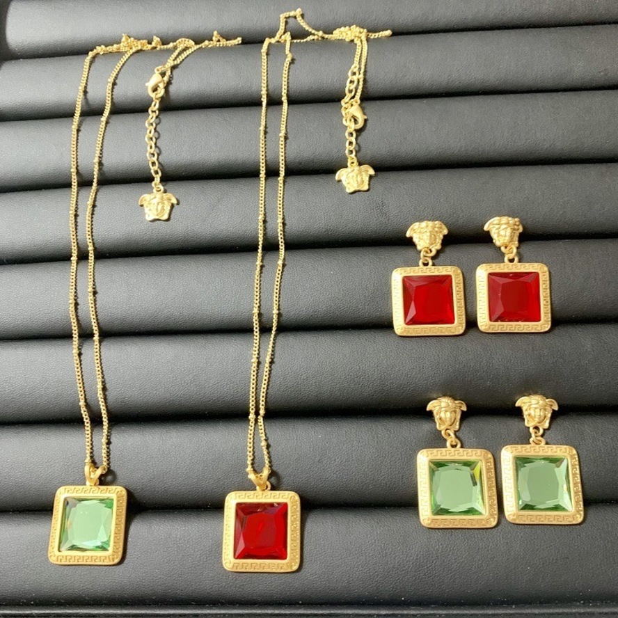 Fan Jia Earrings fan Jia Mei head maze red Earrings temperament women's net Red Brass Necklacek5, Golden 
Fan Jia Earrings fan Jia Mei head maze red Earrings temperament women's net Red Brass Necklacek5, Golden