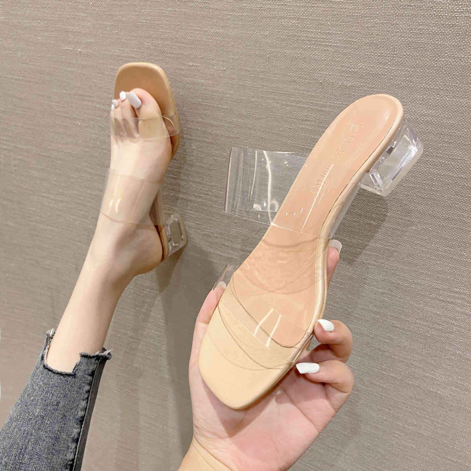 Slippers Transparent sandals women's summer crystal heel high thick middle beach shoes IU7X, 1# shoe box
Slippers Transparent sandals women's summer crystal heel high thick middle beach shoes IU7X, 1# shoe box