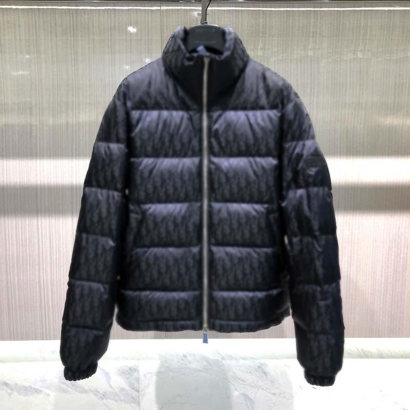 Black Oblique print Mens Classic Down Puffer Jacket technical embroidery with double zipper structure left sleeve letter embroidery outdoor jacket clothing
Black Oblique print Mens Classic Down Puffer Jacket technical embroidery with double zipper structure left sleeve letter embroidery outdoor jacket clothing