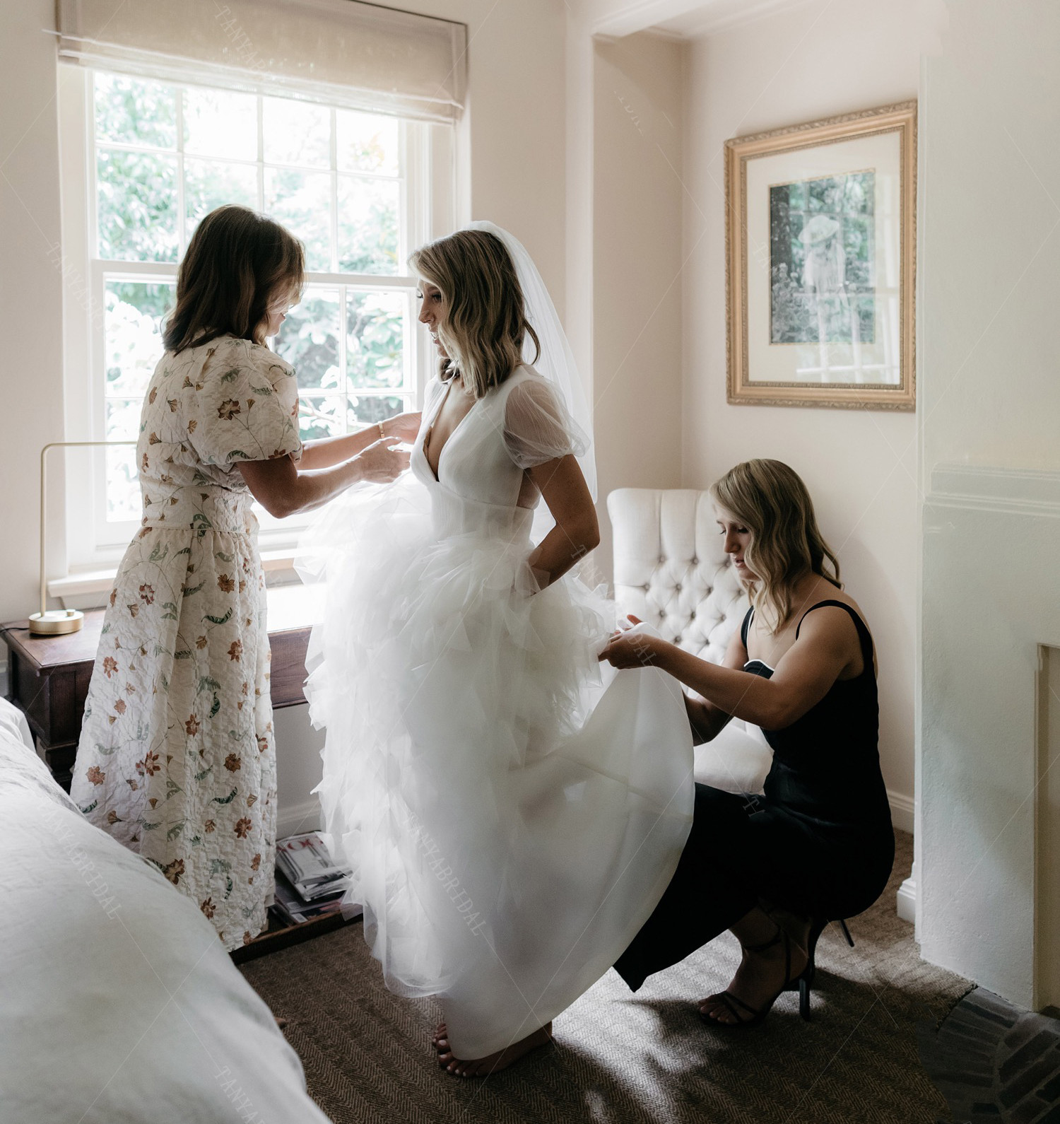 Bohemian Country Wedding Dresses with Cap Sleeve 2022 V-neck Handmade Butterfly Outdoor Beach Pleats Bridal Gowns