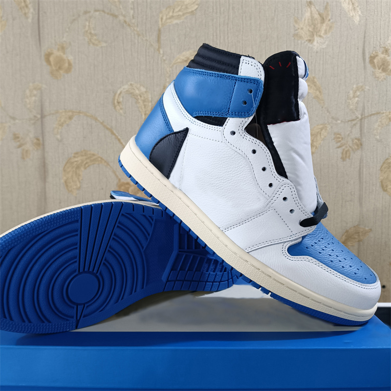 Good Quality Mens 1 Fragment High OG Basketball Shoes 1s University Blue Toe Black Metallic Gold Mid Smoke Grey UNC Patent Dark Mocha Men Women Sneakers Trainers
Good Quality Mens 1 Fragment High OG Basketball Shoes 1s University Blue Toe Black Metallic Gold Mid Smoke Grey UNC Patent Dark Mocha Men Women Sneakers Trainers