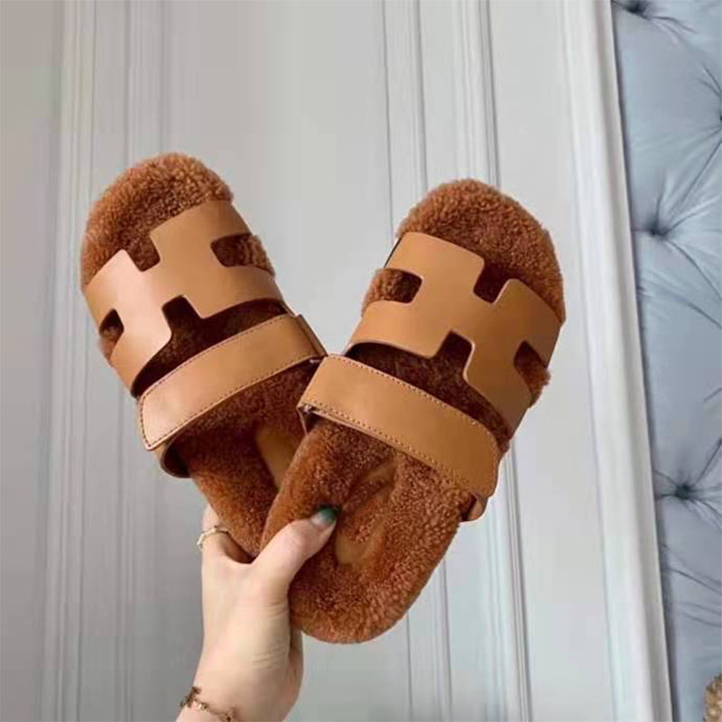 Plush slippers 2021 luxury Designer style Patent Women Casual Fashion split Studded Girl sandals Jelly Platform Slides Woman Men Kids Flip Flops, Blue
Plush slippers 2021 luxury Designer style Patent Women Casual Fashion split Studded Girl sandals Jelly Platform Slides Woman Men Kids Flip Flops, Blue
