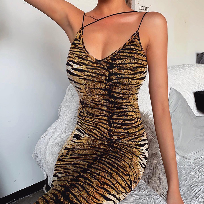Leopard Spaghetti Strap Dress Ladies Sleeveless Animal Print Backless Pencil Dress Women Summer Sexy Casual Elegant, Black;gray
Leopard Spaghetti Strap Dress Ladies Sleeveless Animal Print Backless Pencil Dress Women Summer Sexy Casual Elegant, Black;gray
