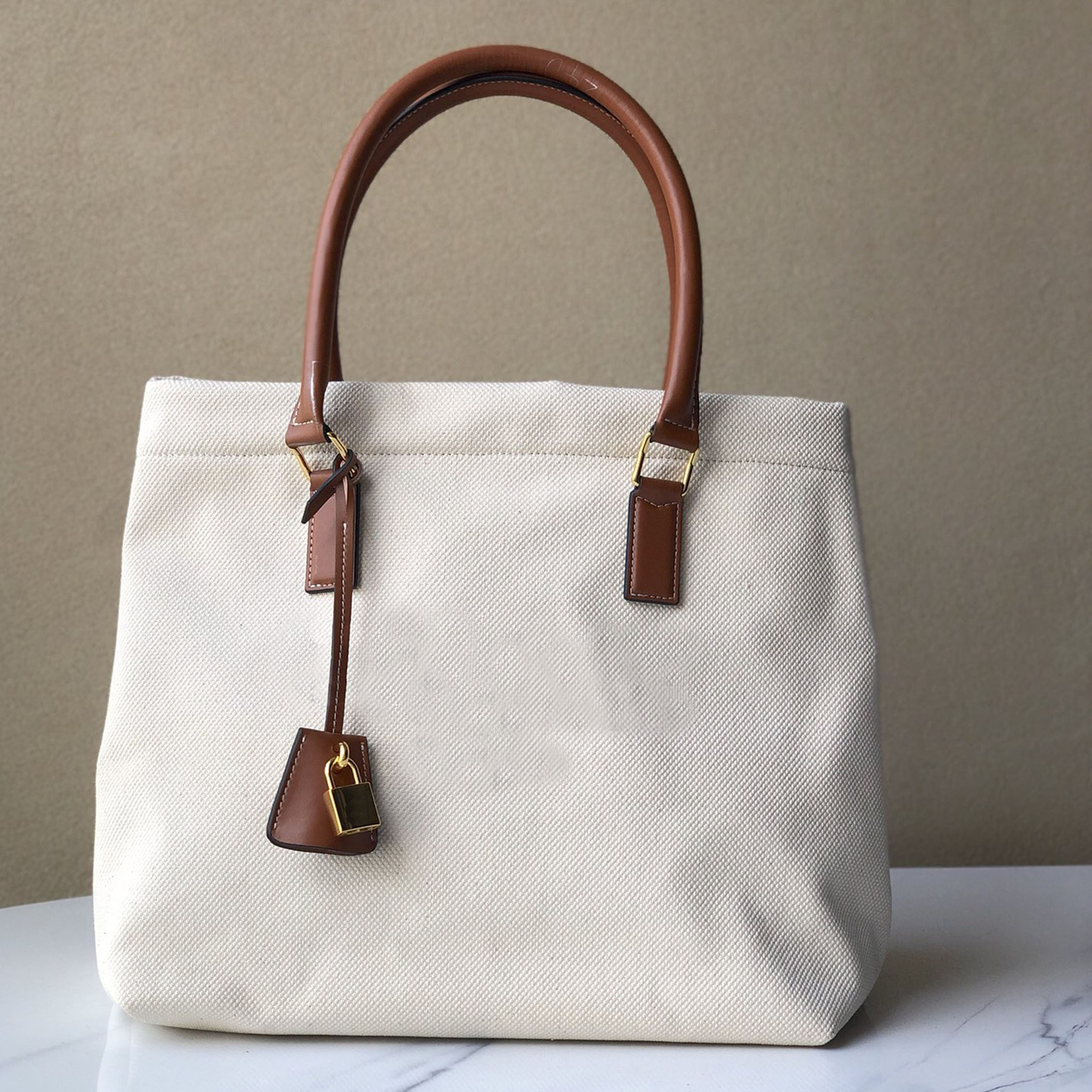 Women Handbag Tote Bag Lady Shoulder Bags Fashion Plain Letter Silk Screen Canvas Cowhide Portable Hardware Lock High Quality Cross Body Clutch Purse, Brown
Women Handbag Tote Bag Lady Shoulder Bags Fashion Plain Letter Silk Screen Canvas Cowhide Portable Hardware Lock High Quality Cross Body Clutch Purse, Brown