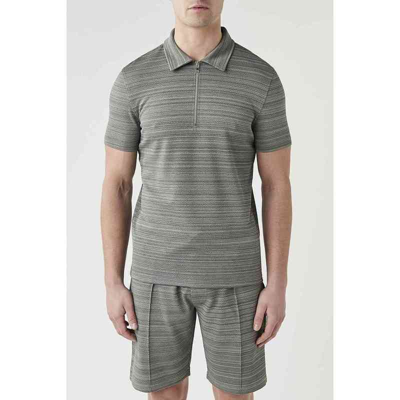 Handsome men's zipper polo T shirt, high quality, comfortable, breathable, fashionable and cool, daily business trip, work party, White;black
Handsome men's zipper polo T shirt, high quality, comfortable, breathable, fashionable and cool, daily business trip, work party, White;black