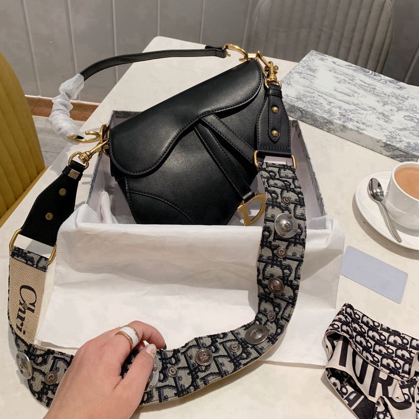 2021 On Selling Luxury Classic Brand Leather Fashion Bags Women Backpack Handbags Ladies Shoulder Bag Evening Handbag -D1283, Red;black
2021 On Selling Luxury Classic Brand Leather Fashion Bags Women Backpack Handbags Ladies Shoulder Bag Evening Handbag -D1283, Red;black