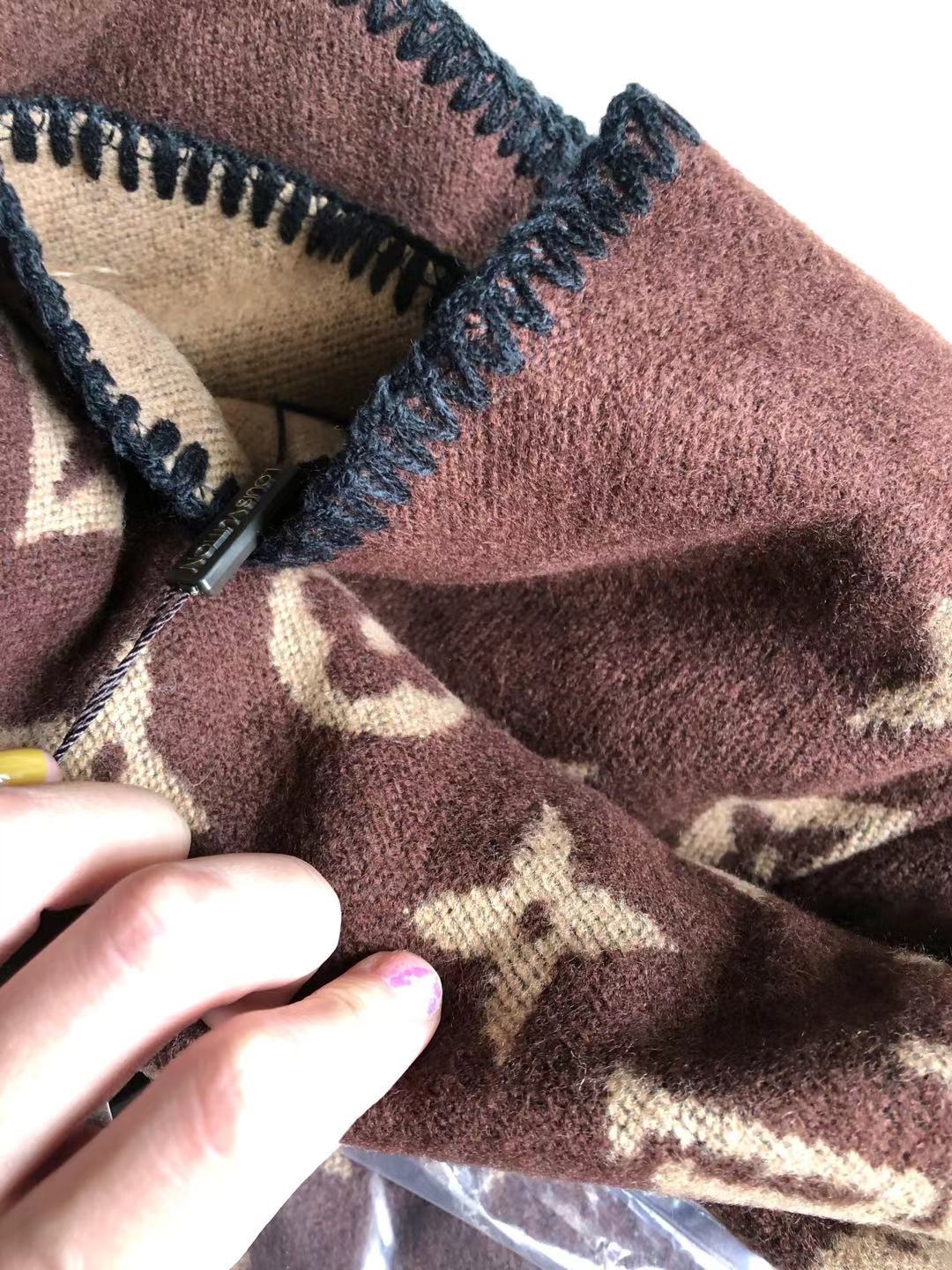 Unisex Blanket Winter Soft high Quality Letter Pattern Knited blankets 130*150cm classic design
Unisex Blanket Winter Soft high Quality Letter Pattern Knited blankets 130*150cm classic design