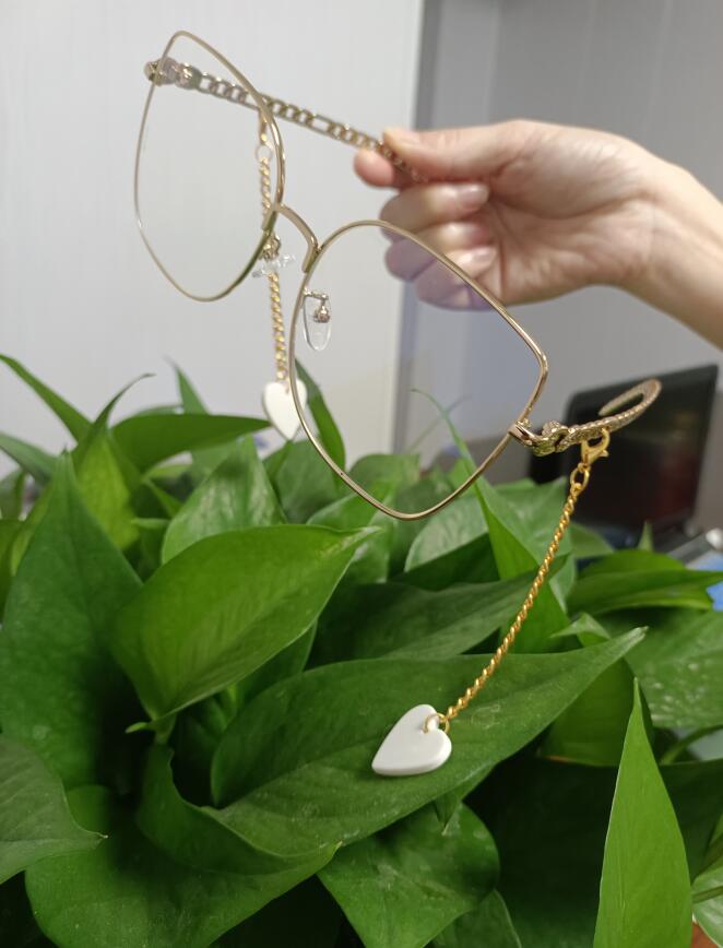 21SS Newest Fashion Sunglasses Women Online Celebrity Style Adjustable Chain Designer Big metal frame Square Beach Sun Glasses with Box 
21SS Newest Fashion Sunglasses Women Online Celebrity Style Adjustable Chain Designer Big metal frame Square Beach Sun Glasses with Box