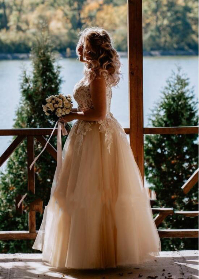 Elegant Plus Size Light Champagne Country Wedding Dresses A-e V-neck Sleeveless or Length Lace Appliques Long Tulle Bridal Gowns Back Corset Vestidos