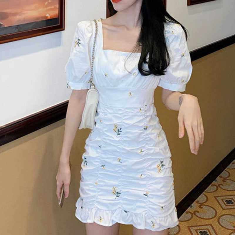 Elegant Puff Sleeve Floral Dress Square Collar Design Women Korean Trumpet Summer Mini Chiffon Slim Clothes Sexy Cute 210604
Elegant Puff Sleeve Floral Dress Square Collar Design Women Korean Trumpet Summer Mini Chiffon Slim Clothes Sexy Cute 210604