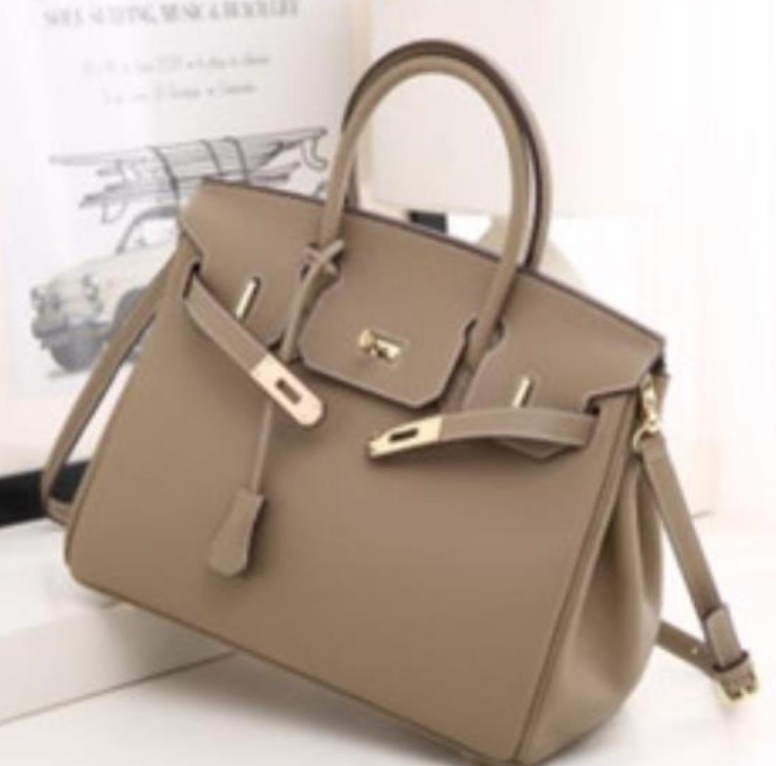 2021 women bags Jet Set ladies bags tassel handbags saddle chain bag fashion purse shoulder tote Bag, My card
2021 women bags Jet Set ladies bags tassel handbags saddle chain bag fashion purse shoulder tote Bag, My card